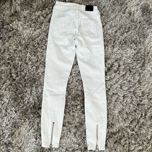 True Religion Mid-Rise White Skinny Jeans. - Picture 2 of 13